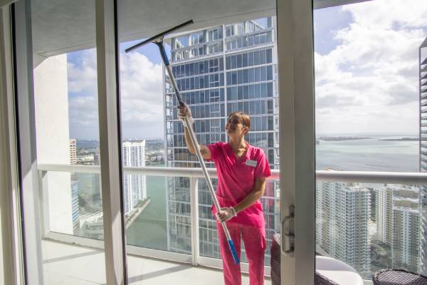 Cleaning service worker